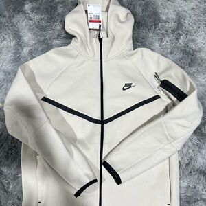 Nike Men's Cream and Black Jacket